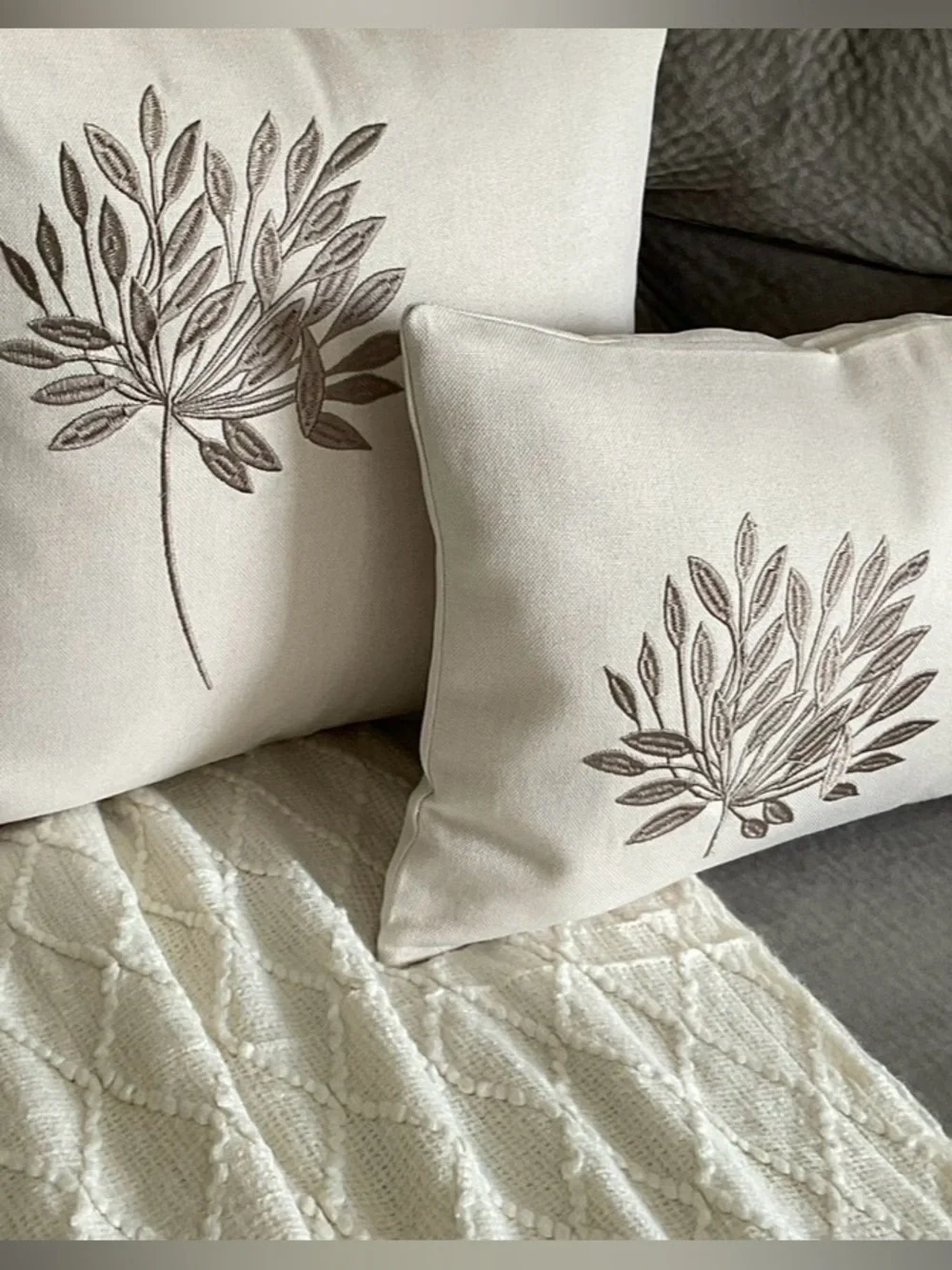 2pcs Pillow Covers (Inner Pillow Not Included),